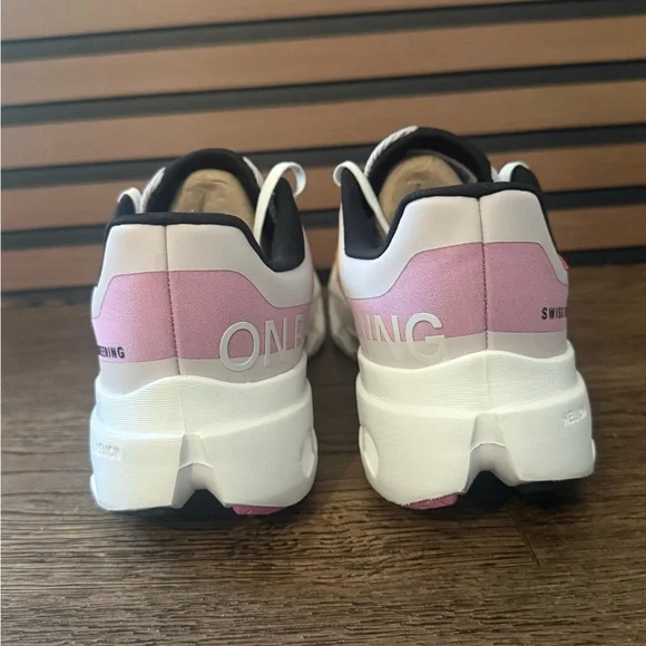 LIKE NEW Women’s On Cloud Cloudsurfer Next - Picture 5 of 10